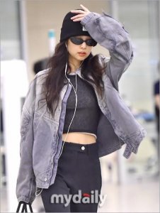 BLACKPINK成员JENNIE结束海外行程回国