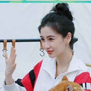 ​Angela baby非常的纤细漫画腿……