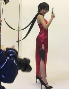 ​陈一发儿微博发工作照 神还原COS《生化危机》艾达王秀大长美腿