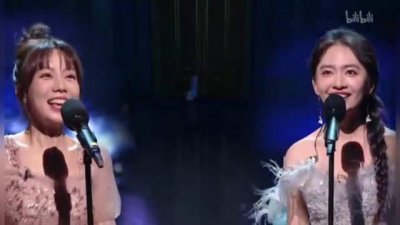 ​陈奕雯、段艺璇、李岱昆、柯暮卿四人表演剧目《冰雪奇缘》……