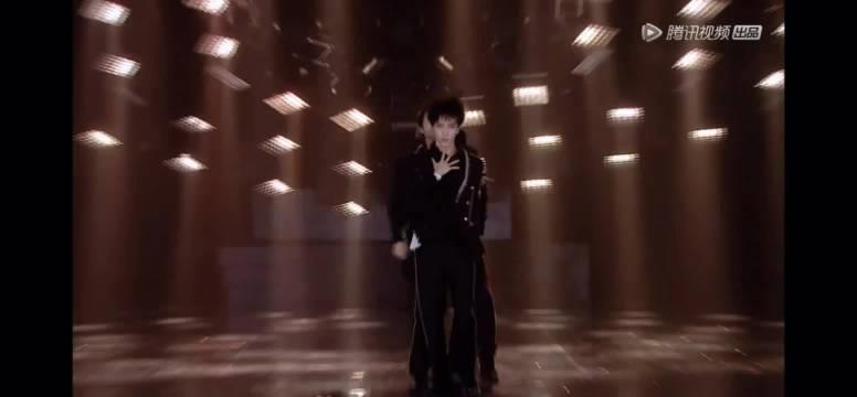 BlackACE成员AJ赖煜哲在新一期炙热的我们中那炸裂real的Rap和台风的稳健可说是吸去了观众全场的目光……