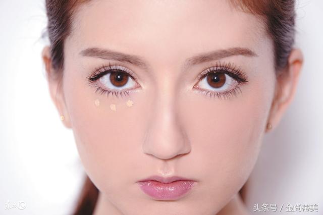 用最简单的方法去掉黑眼圈(六种方法教你去除黑眼圈)(1)