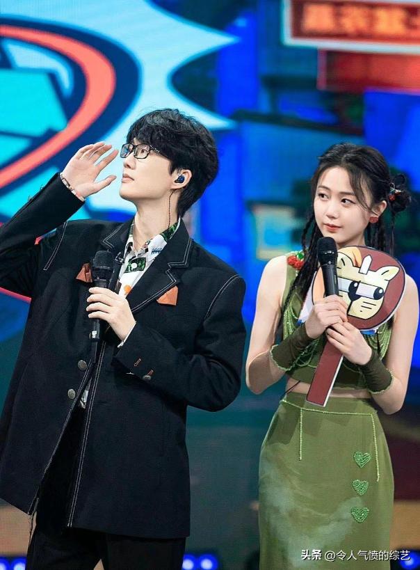 许嵩冯禧分手了吗(许嵩与冯禧牵手恋情曝光)(10)