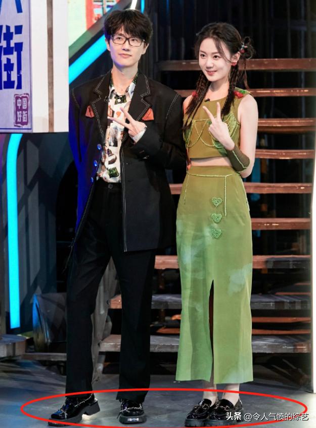 许嵩冯禧分手了吗(许嵩与冯禧牵手恋情曝光)(14)