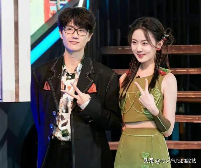 许嵩冯禧分手了吗(许嵩与冯禧牵手恋情曝光)(18)