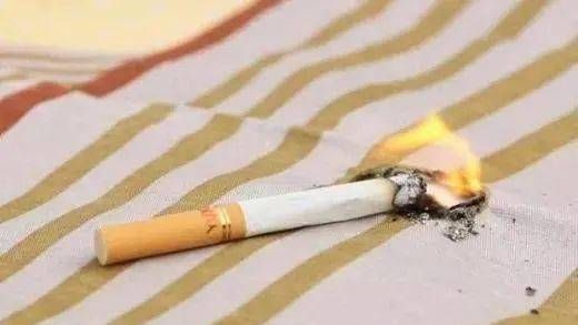 未熄灭的烟头中心温度可达【 】度所以能够引起火灾