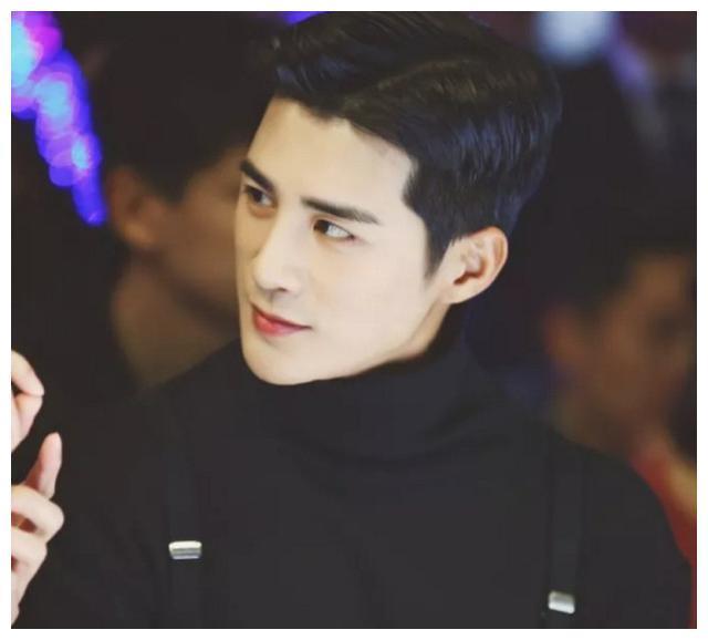 他唱歌多年不红，因颜值被郭敬明提携，是最爱哭的小鲜肉！