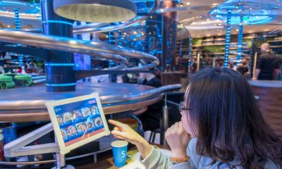 ​全球第十家失重餐厅上海开业 轨道布满餐厅食物从天而降