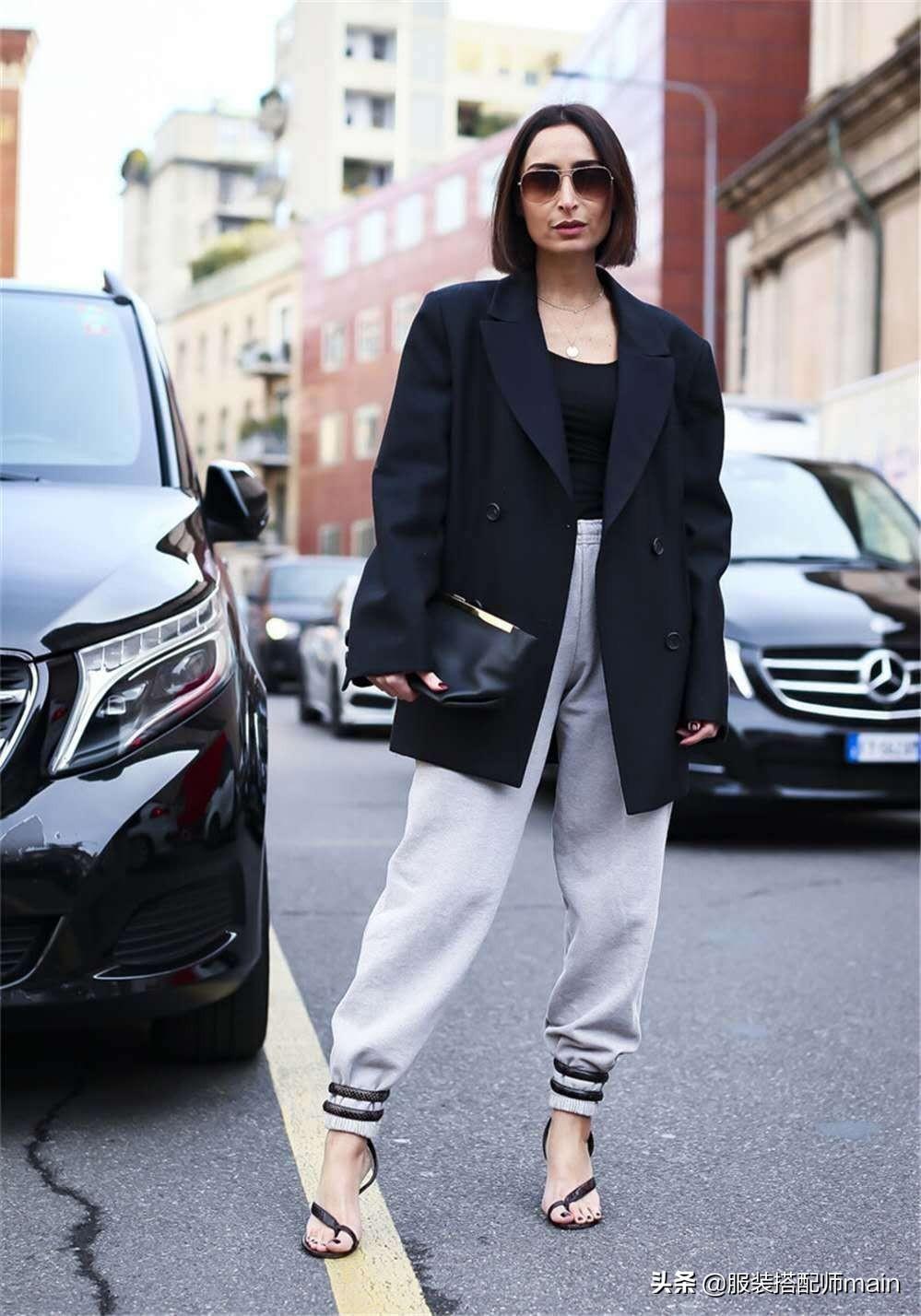 灰色西裤配什么颜色好看衣服(灰色裤子最佳配色表)