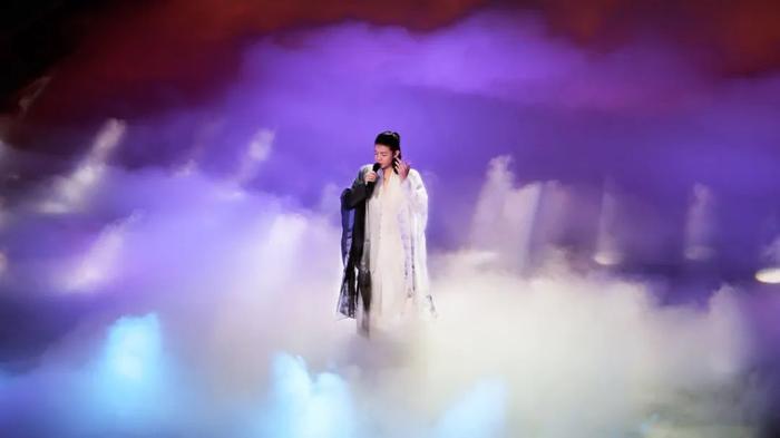 被誉为周杰伦中国风接班人，唱哭刘欢的天籁少年，如今却因沙雕上了热搜...