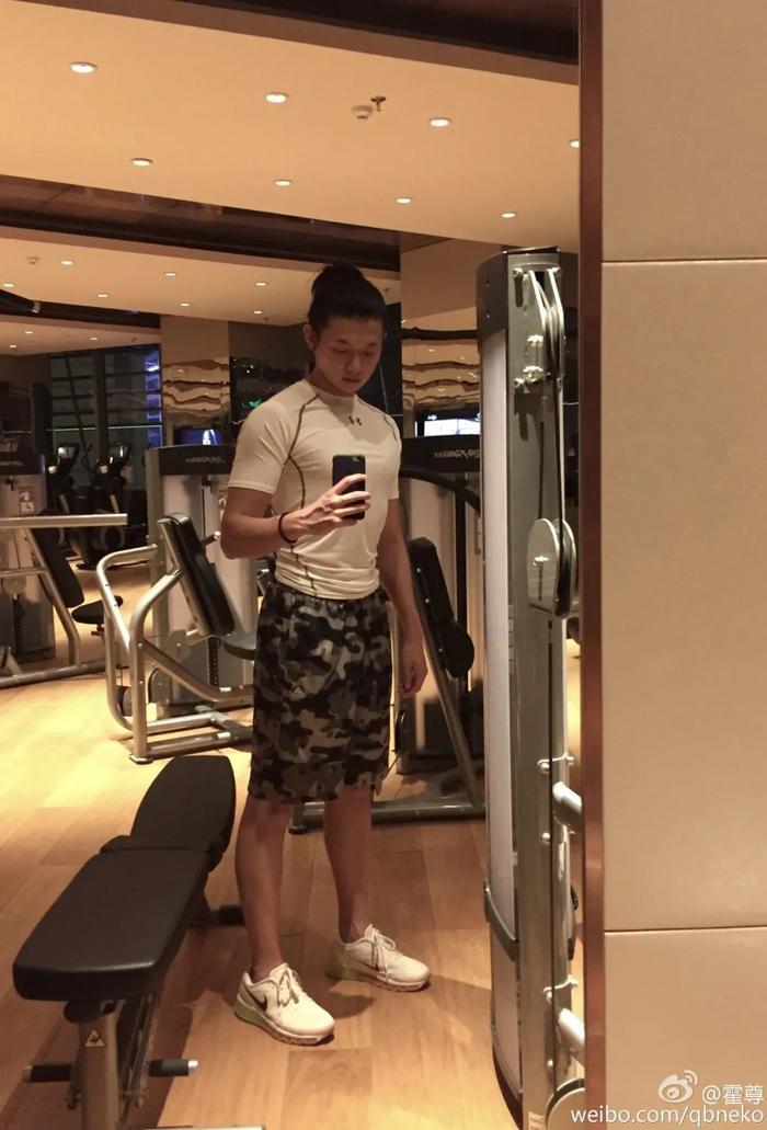 被誉为周杰伦中国风接班人，唱哭刘欢的天籁少年，如今却因沙雕上了热搜...