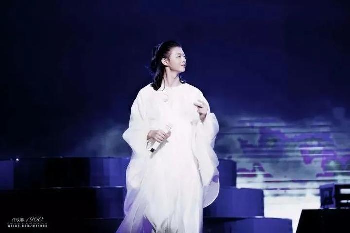 被誉为周杰伦中国风接班人，唱哭刘欢的天籁少年，如今却因沙雕上了热搜...