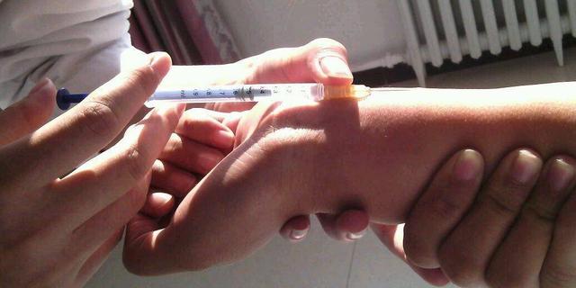 竹叶青蛇被咬会死吗（少年被咬一口进ICU差点送命）(6)