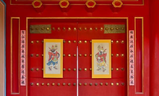 贴春联的时间有什么讲究,女人可以贴吗