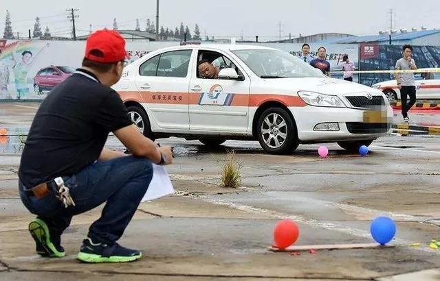 驾考宝典科目一模拟考试100道题（科目一模拟考试题驾考答案）(2)