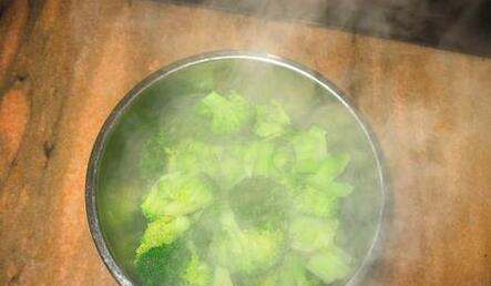 西兰花煮多久能熟,水煮西兰花要煮多久图4