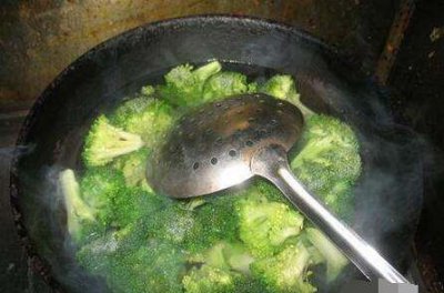 ​西兰花煮多久能熟,水煮西兰花要煮多久