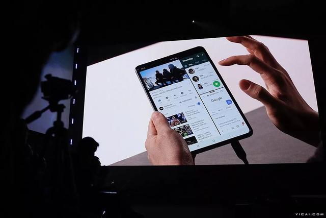 三星折叠屏手机2025款(三星首款折叠屏手机)(3)