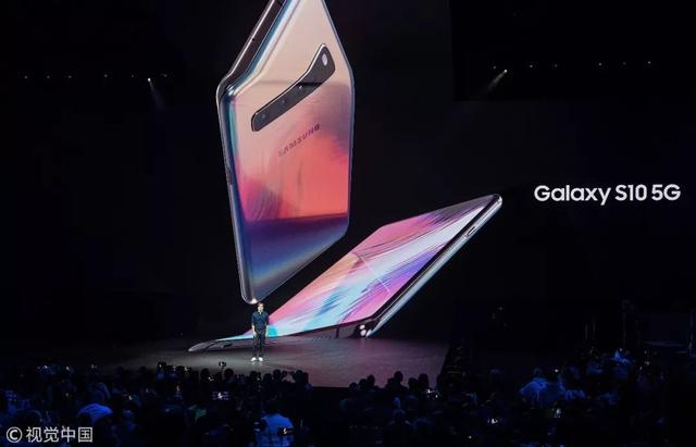 三星折叠屏手机2025款(三星首款折叠屏手机)(1)