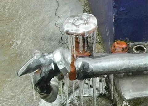 地埋水管冻了怎么解冻