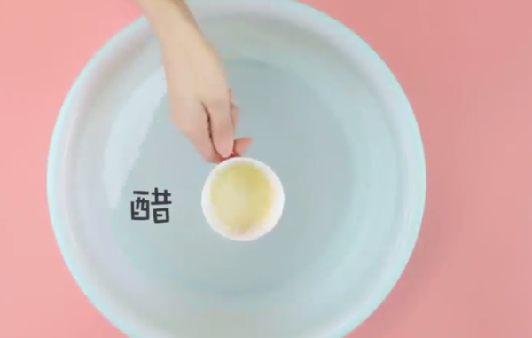 白羽绒服发黄干洗店能洗,白色羽绒服变黄了干洗店可以解决吗图4