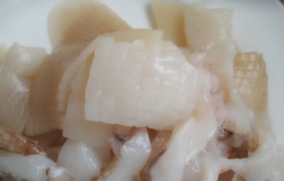 ​鱿鱼切花刀切哪个面,鱿鱼卷怎么切花刀