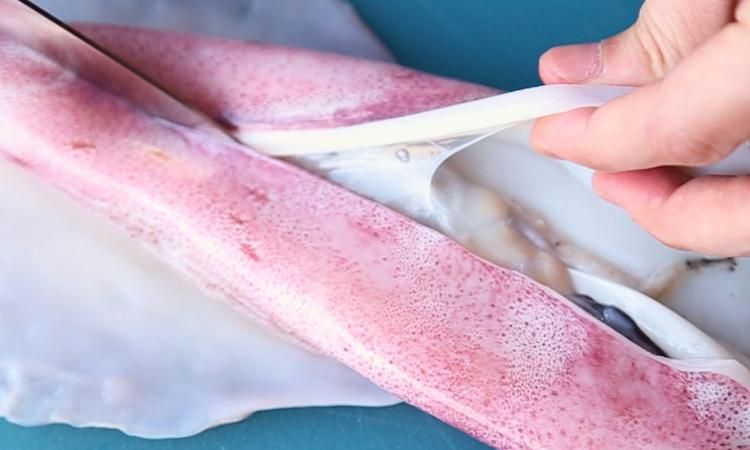 鱿鱼打花刀是正面还是反面