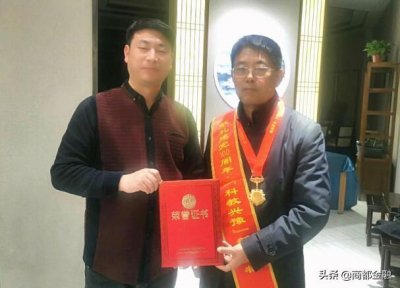 ​新闻人物智囊团宋玉刚双手书画飘逸／曾策划双汇品牌