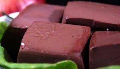 ​素有液态肉之称的是，猪血豆腐和羊血豆腐有什么区别？