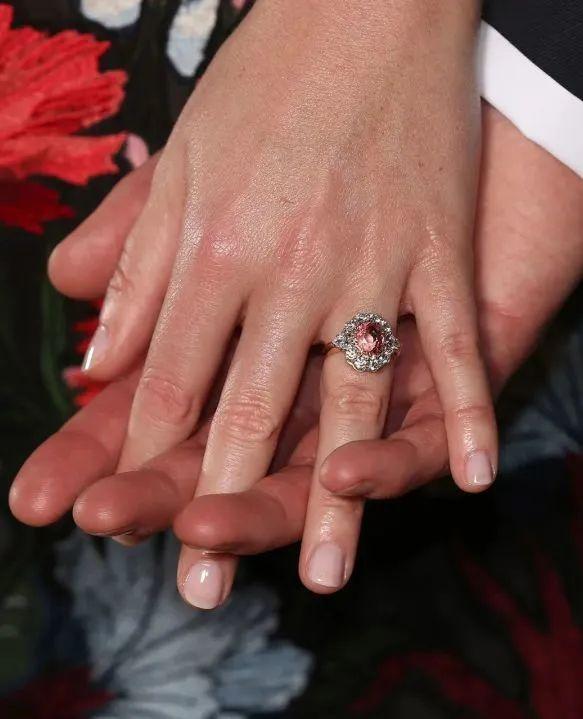 西方婚戒的戴法（王室也追婚礼季）(16)