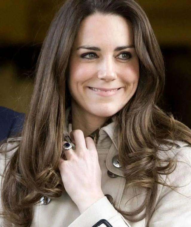 西方婚戒的戴法（王室也追婚礼季）(15)