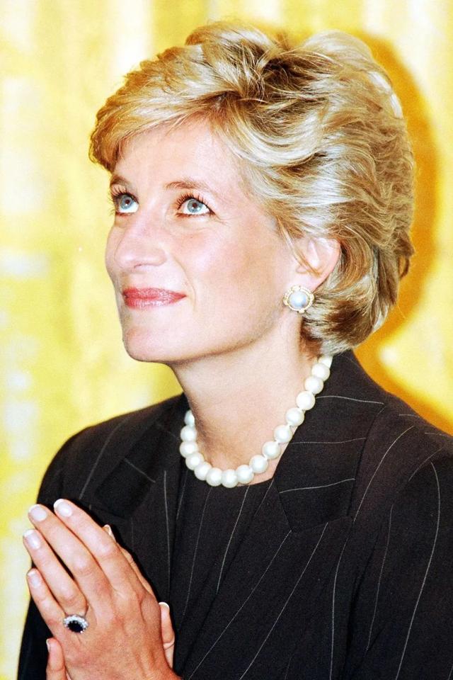 西方婚戒的戴法（王室也追婚礼季）(10)