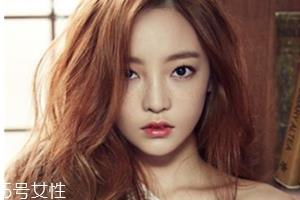 长脸适合什么样的烫发？大波浪长发温柔睿智