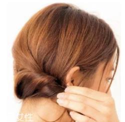 长脸适合什么样的烫发？大波浪长发温柔睿智