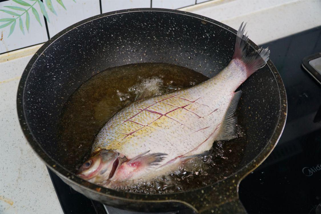 鳊鱼刺多吗(鳊鱼好吃吗刺多不多)