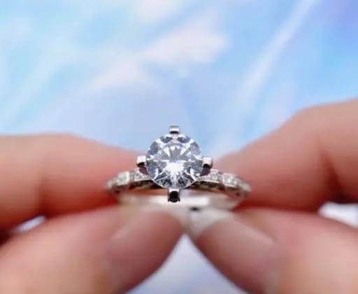 生活29.9元的钻戒卖超10万单是真的吗 如何看待便宜钻戒热销  2
