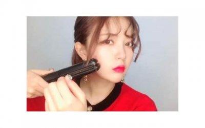 ​男生抱你时顶你一下是什么