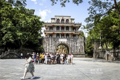 ​广西有座友谊关，是中越边境上最大关防，城墙上弹孔至今清晰可见