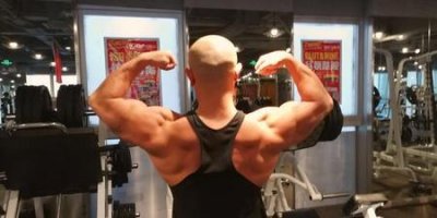 ​怎样才能快速的把引体向上练好(引体向上怎么用背部肌肉发力)