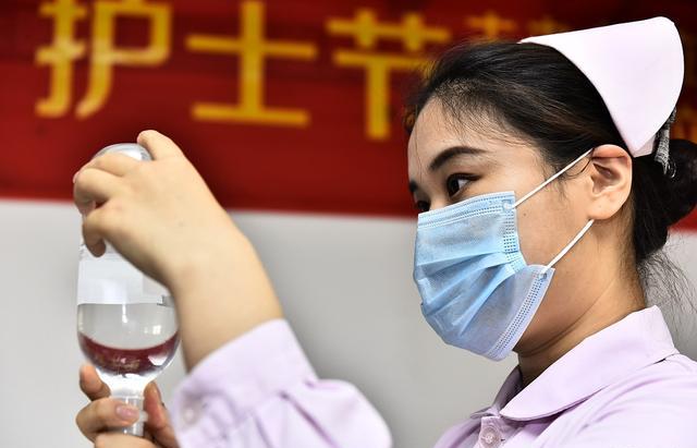 女孩子做什么销售发展前景好一点（女生适合做的销售行业）