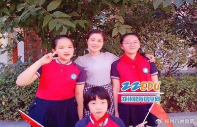 ​在三尺讲台，她赋予生命以意义