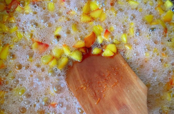 桃子酱怎么熬,桃子苹果酱的家庭制作方法图3