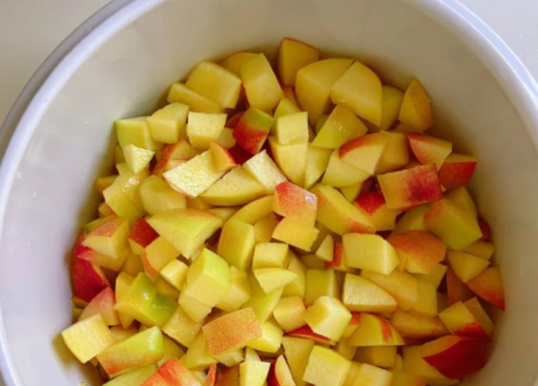 桃子酱怎么熬,桃子苹果酱的家庭制作方法图1