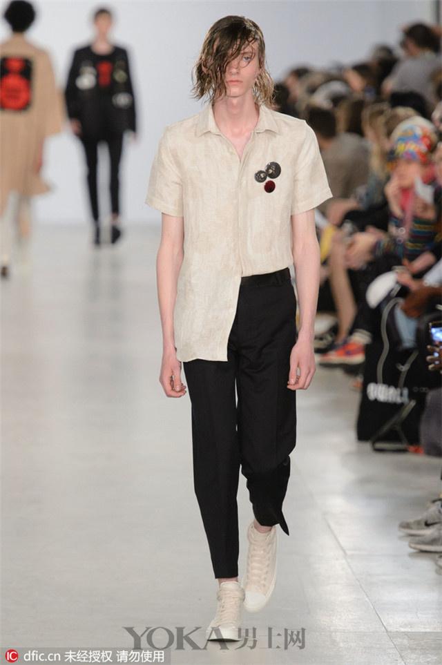 男装的衣服最流行了（男装秀9个品牌36套服装）(17)