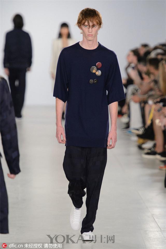 男装的衣服最流行了（男装秀9个品牌36套服装）(16)