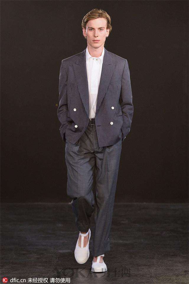 男装的衣服最流行了（男装秀9个品牌36套服装）(23)