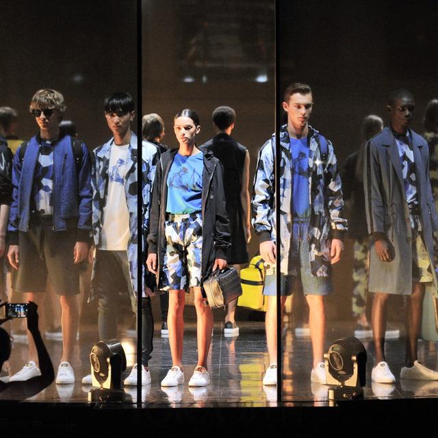 男装的衣服最流行了（男装秀9个品牌36套服装）(1)