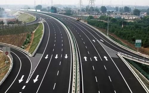 高速双虚线白线什么意思,高速路上虚线旁边的横线是什么意思图3