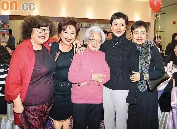 在她面前刘德华、张学友秒变粉丝，袁咏仪称做梦都没有想到