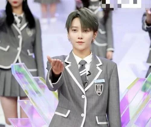 她曾打败蔡徐坤王俊凯夺冠，如今重回选秀，沦为蔡徐坤的学生